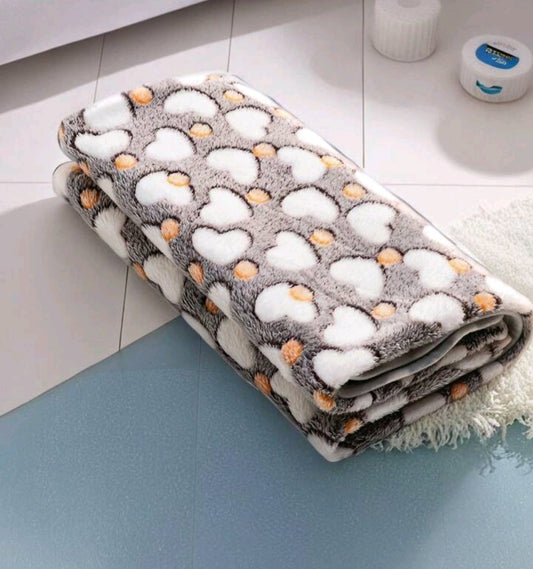 Soft blanket for puppies with hearts