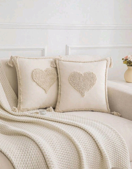 Plush cushion covers with hearts and tassels - comfort and style for your home 💖✨
