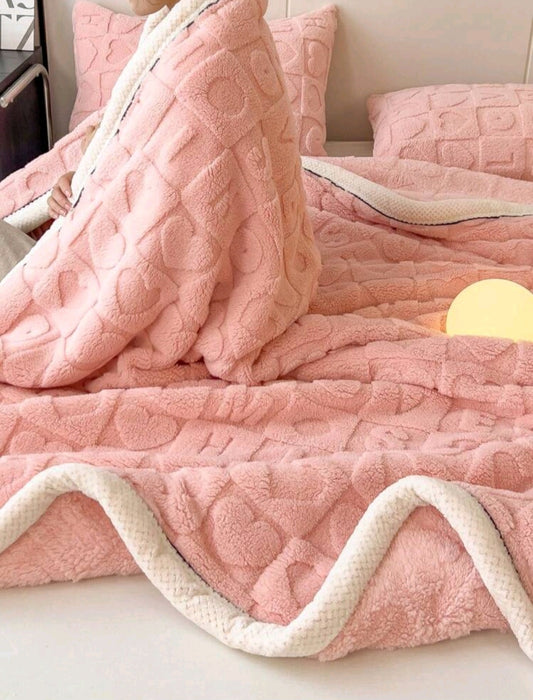 Heart blankets – a tenderness that makes you want to hug them 💕