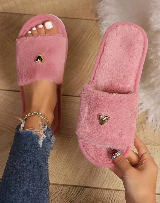 Plush slippers with a golden heart - warmth and style for every step 💛🩰
