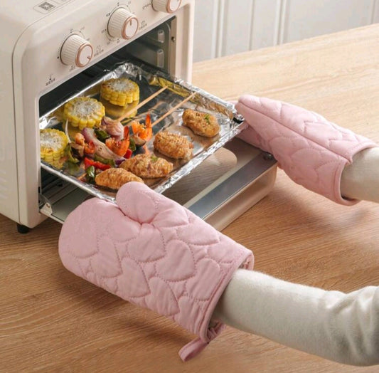 ✨ Pink glove set with hearts – a highlight of kitchen love! ✨