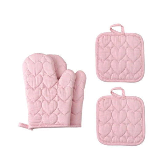 ✨ Pink glove set with hearts – a highlight of kitchen love! ✨
