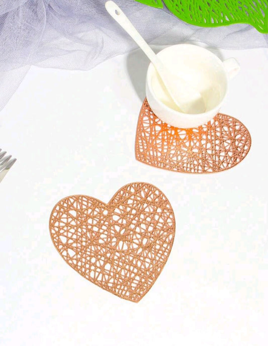 ✨ Glittery heart-shaped coasters are small details that add a festive touch to everyday life! ✨