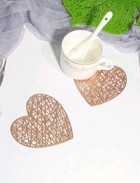 ✨ Glittery heart-shaped coasters are small details that add a festive touch to everyday life! ✨