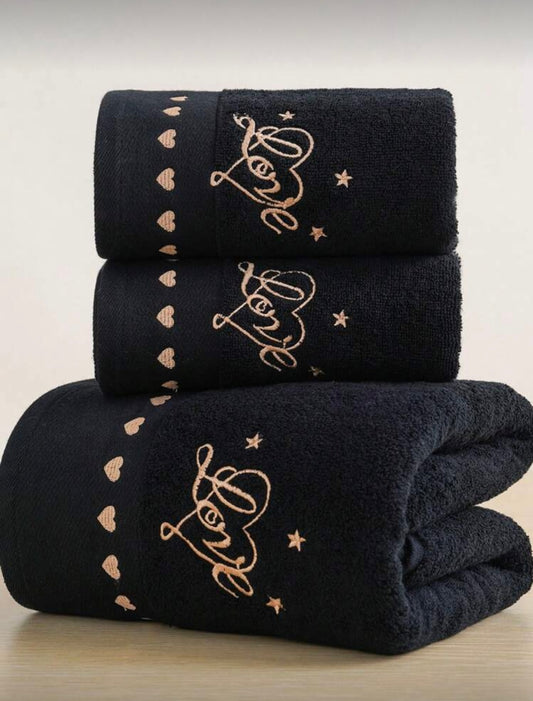 Prabangūs rankšluosčių rinkiniai su „Love“ siuvinėjimu