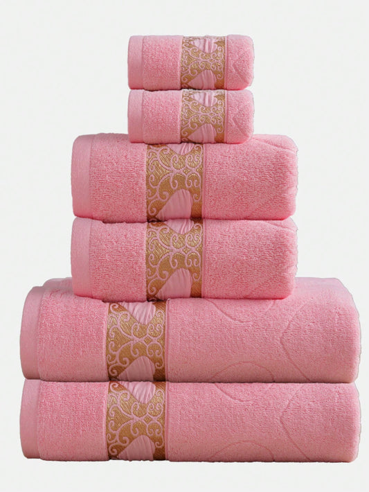 Luxurious towel set with decorative pattern