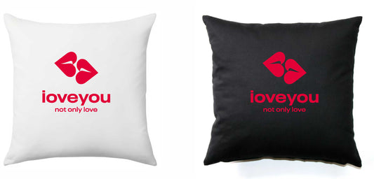 Dekoratyvinė pagalvėlė su „Iloveyou.lt“ logotipu (45×45 cm)