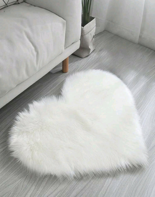 Heart-shaped rugs – a comfort you want to touch 💖