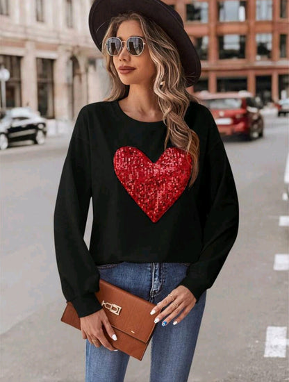 Черный свитер со светящимся красным сердцем ❤️✨