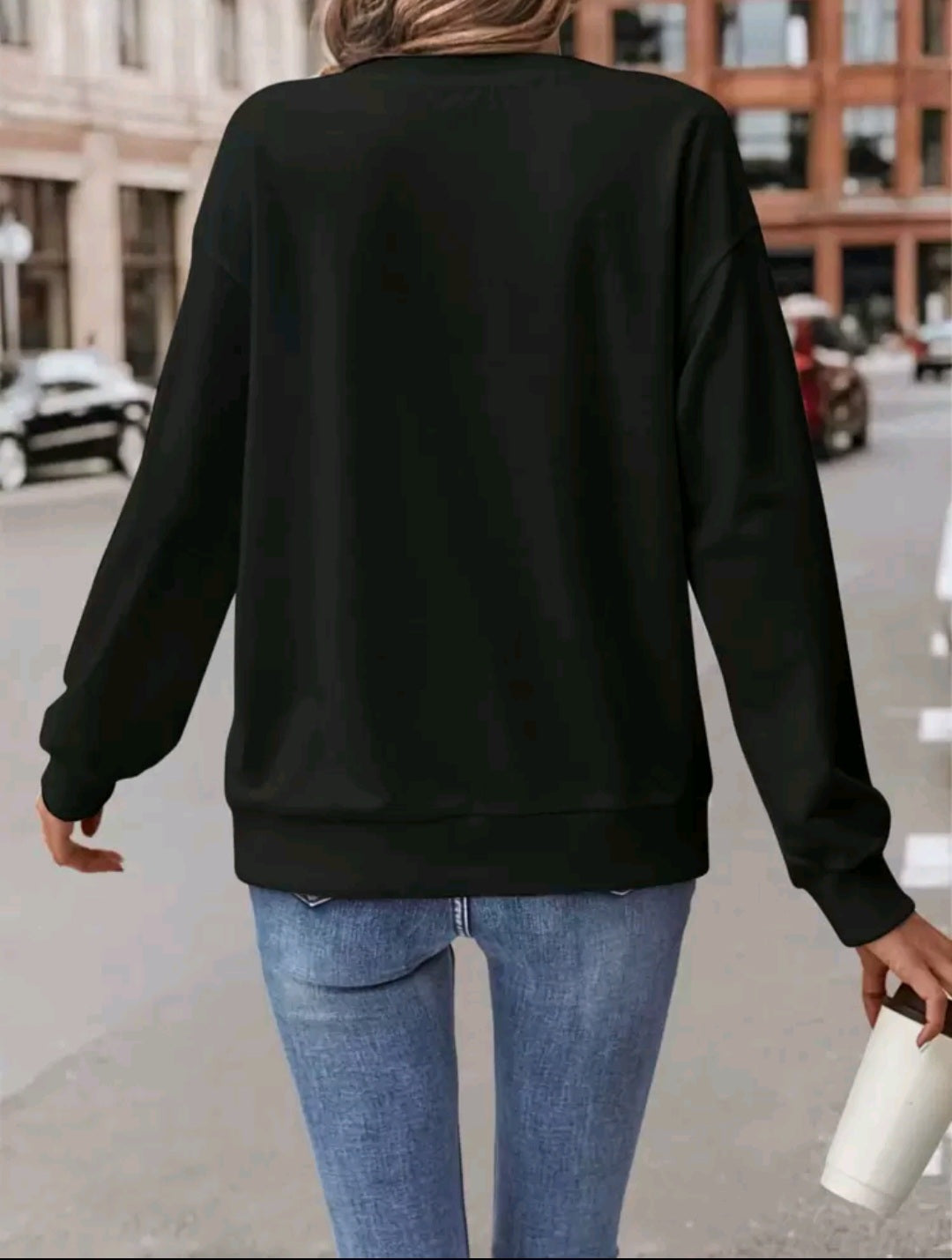 Черный свитер со светящимся красным сердцем ❤️✨