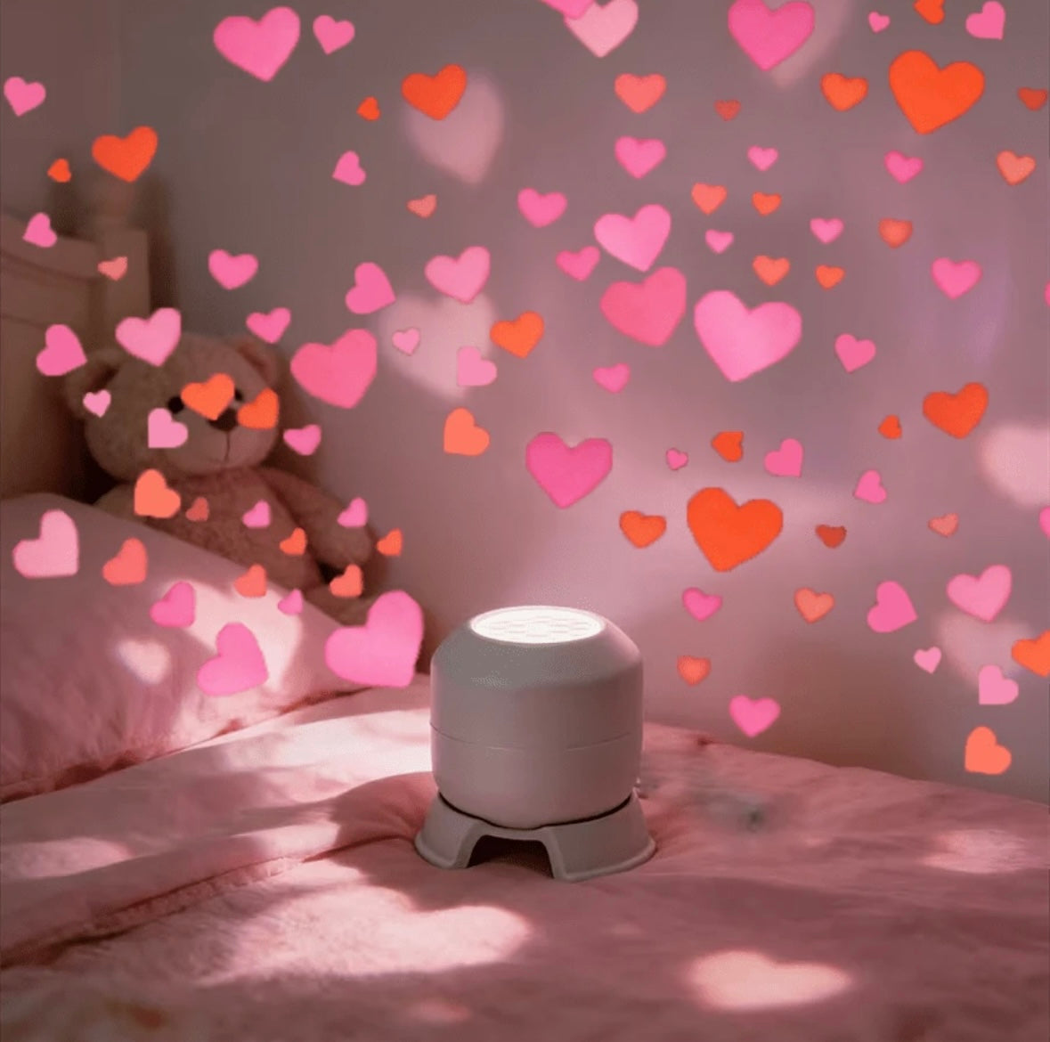 LED projektorius „Širdelės“ – romantiška šviesos dekoracija