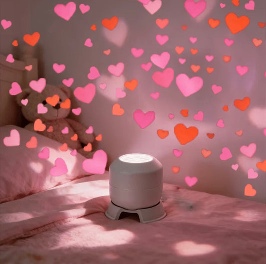 LED projektorius „Širdelės“ – romantiška šviesos dekoracija