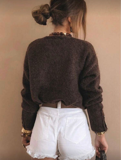 Moteriškas megztinis su širdelės formos sagomis