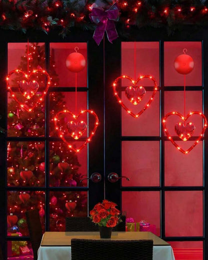 LED šviečiančios širdelės – romantiška lango dekoracija