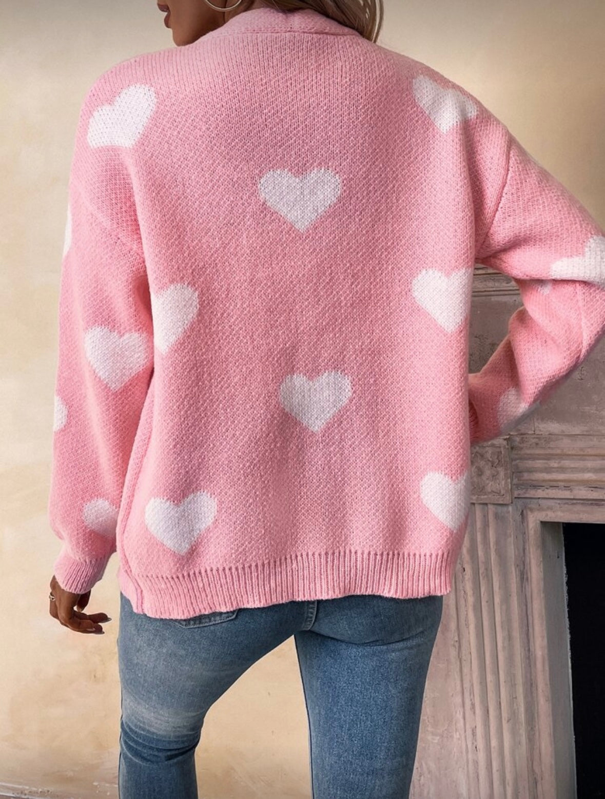 Rožinis moteriškas megztinis su širdelių raštu