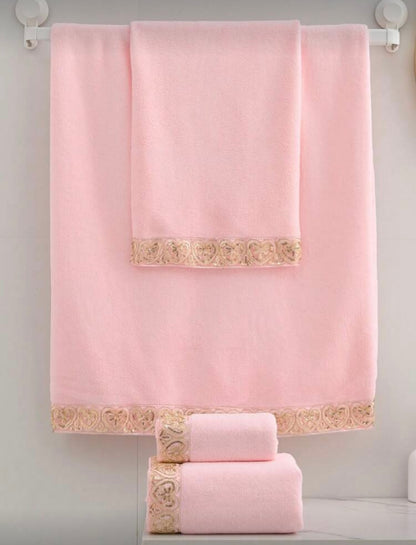 Vonios rankšluosčiai su elegantiška siuvinėta juostele