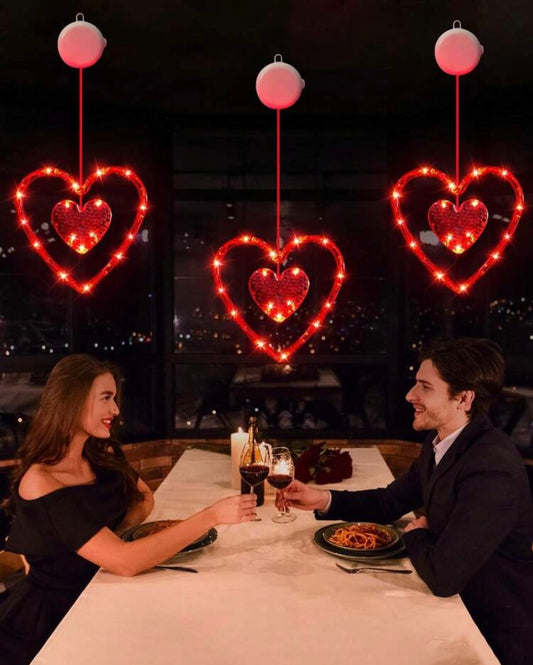 LED šviečiančios širdelės – romantiška lango dekoracija