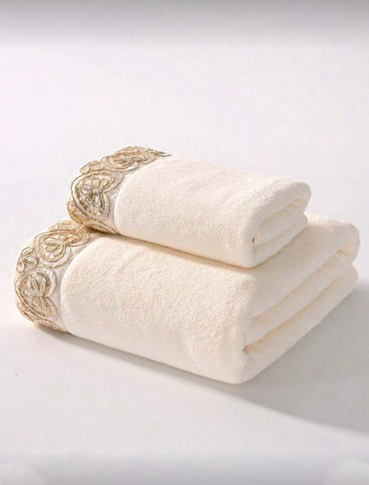 Vonios rankšluosčiai su elegantiška siuvinėta juostele