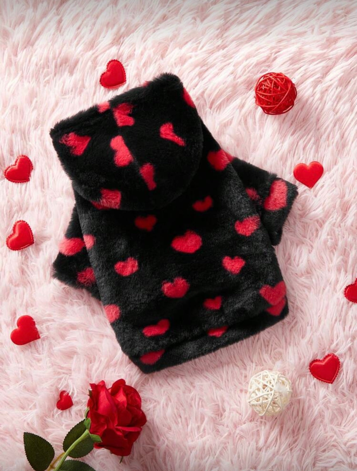 Mielas širdelių rašto kailinis megztukas šunims