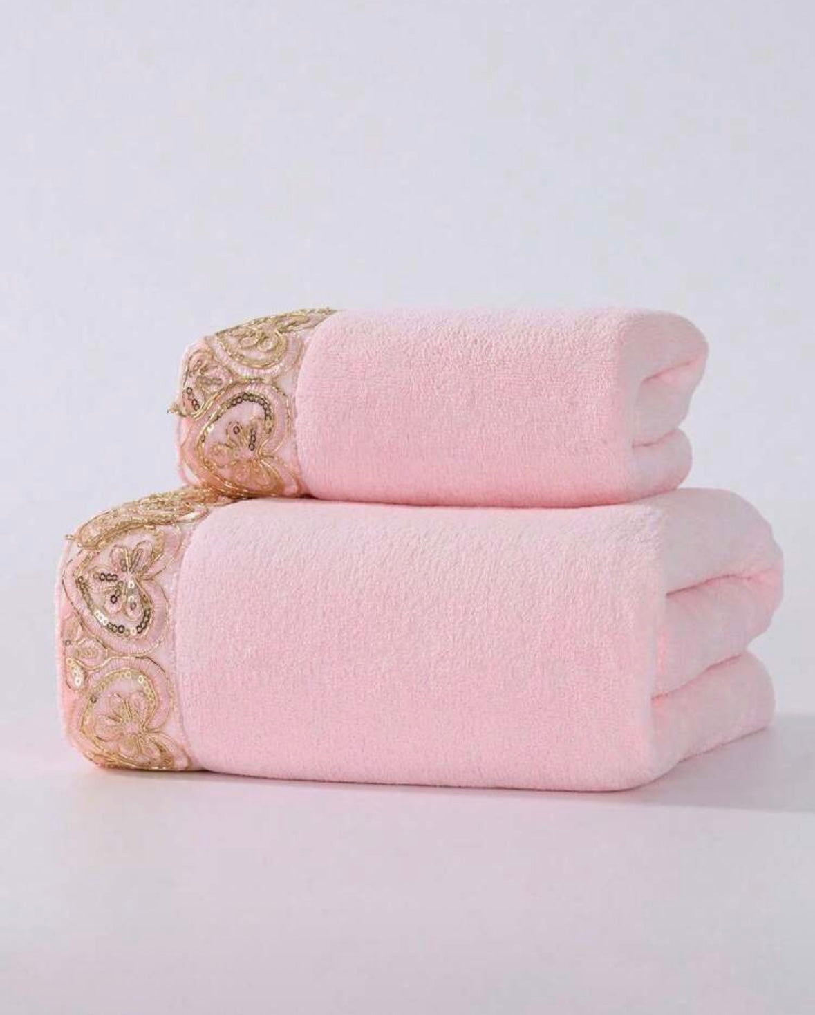 Vonios rankšluosčiai su elegantiška siuvinėta juostele