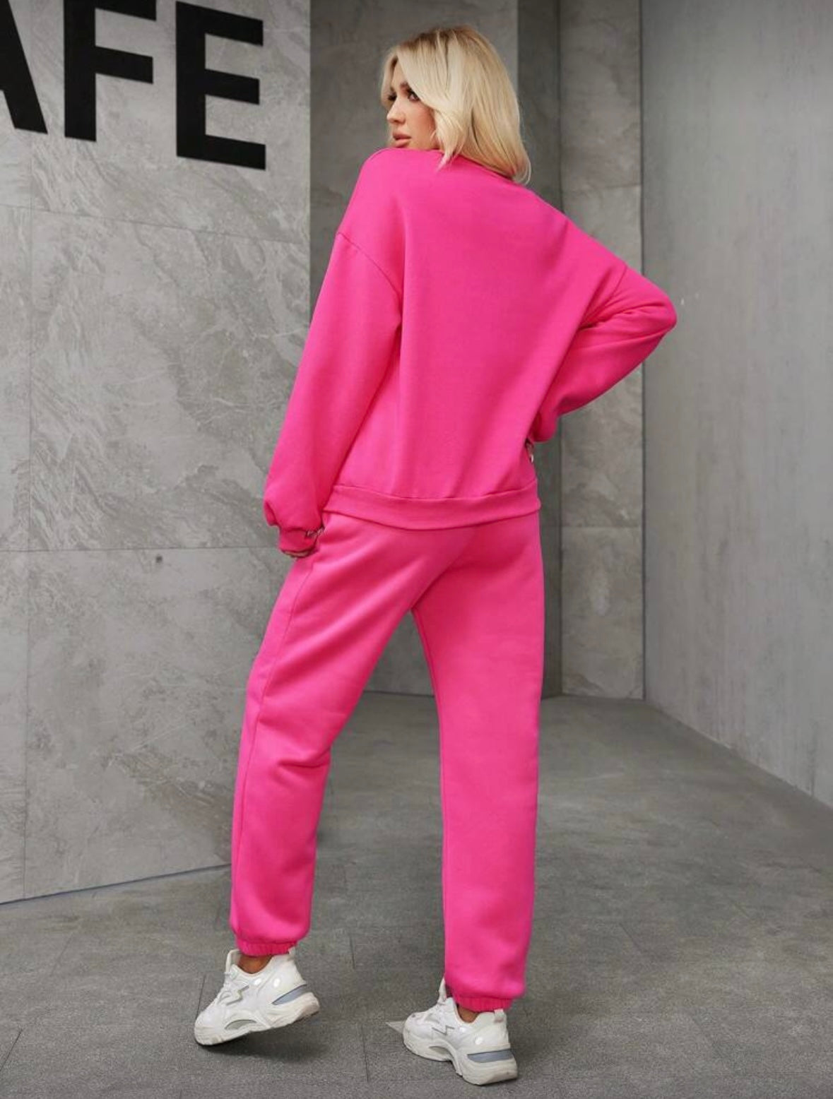 Ryškiai rožinis laisvalaikio kostiumas „Blessed“