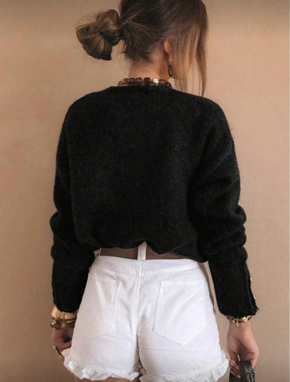 Moteriškas megztinis su širdelės formos sagomis