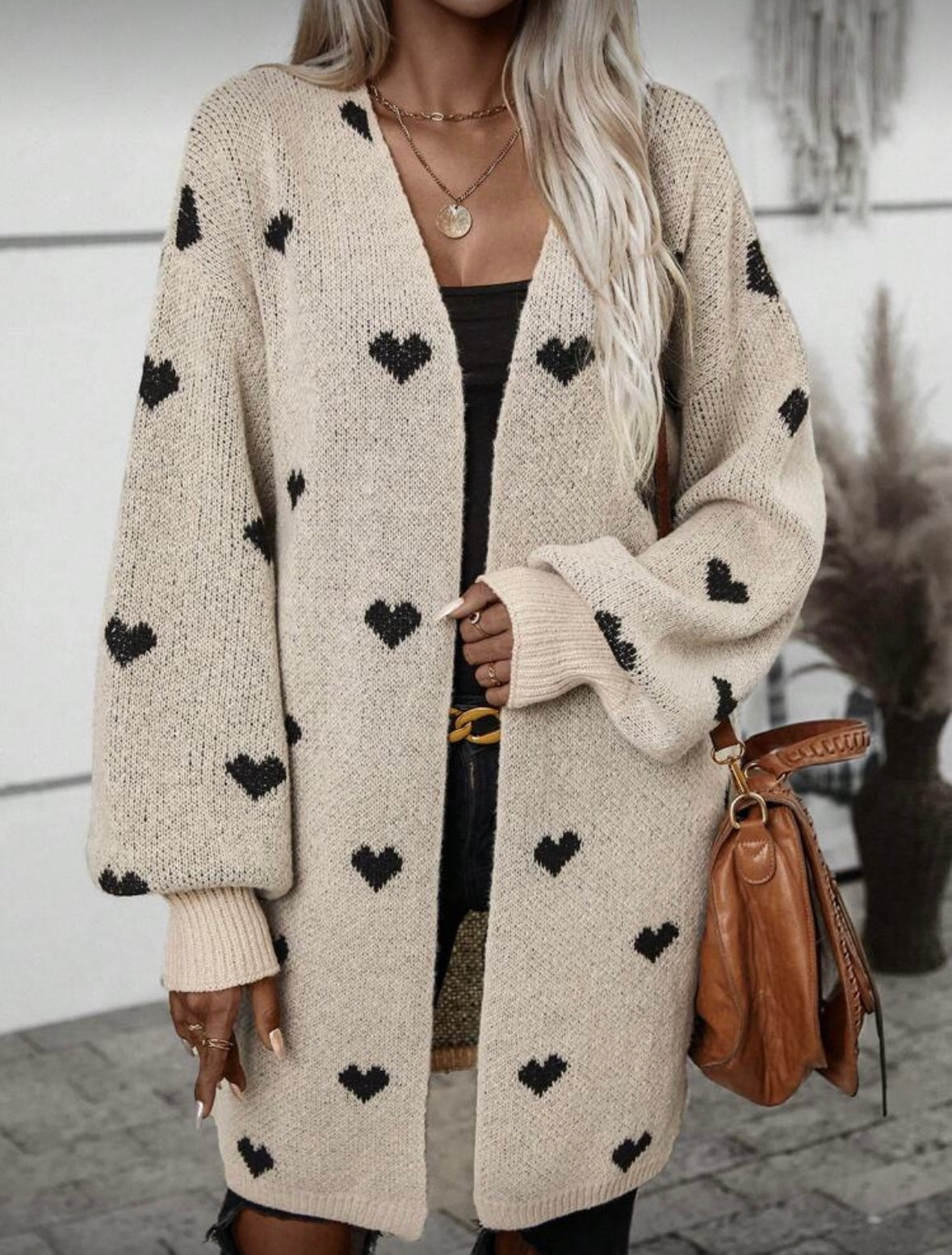 Ilgas moteriškas kardiganas su širdelių raštu