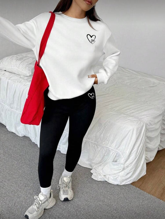 Dviejų dalių laisvalaikio kostiumas su širdies akcentu