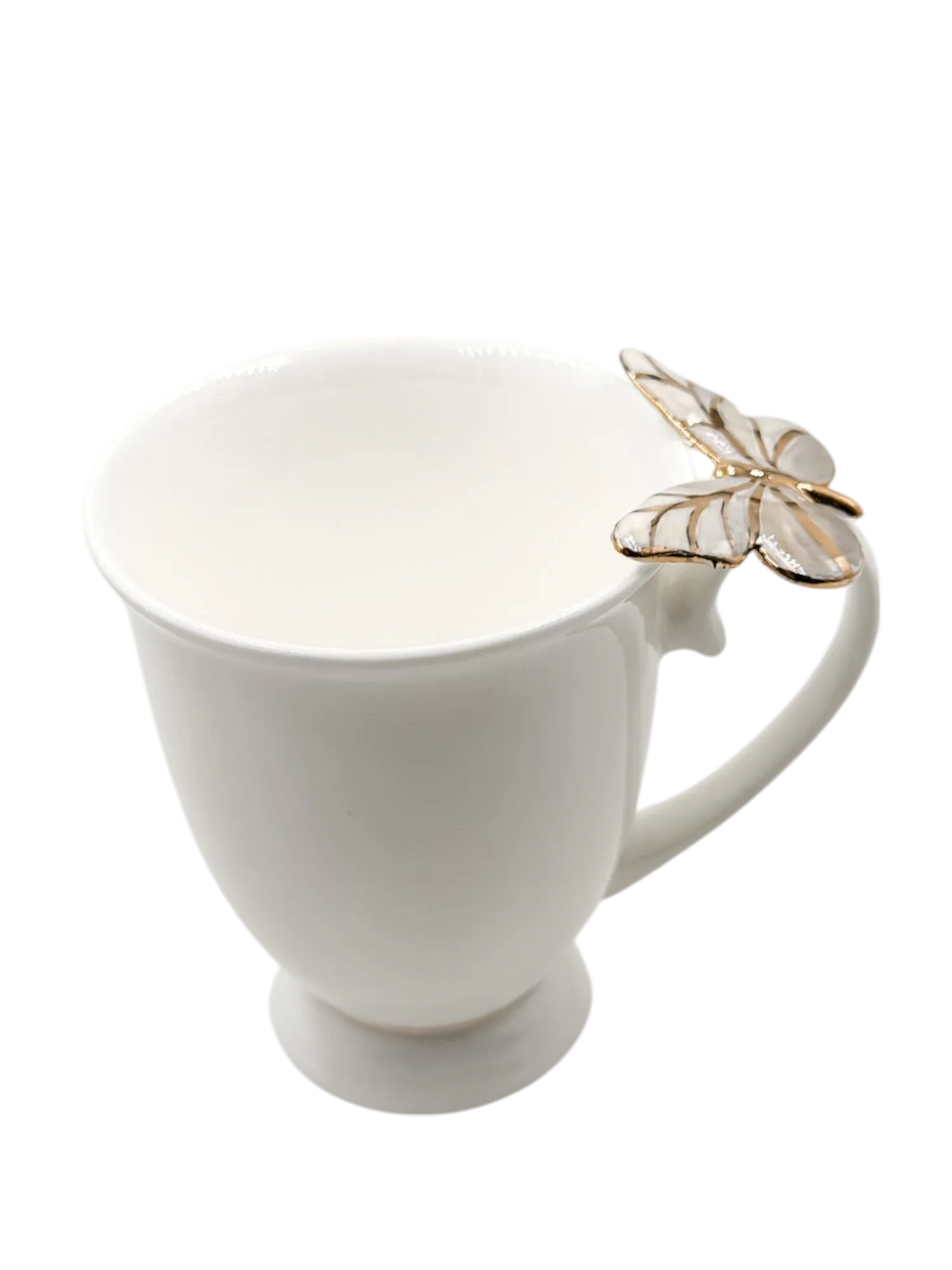 Puodelis su pilku drugeliu