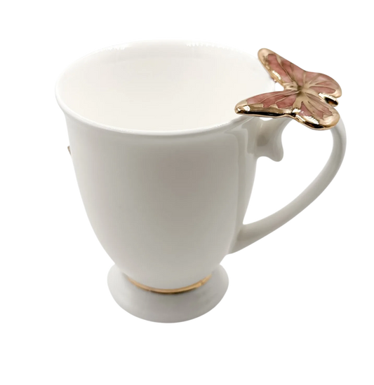 Puodelis su rožiniu drugeliu