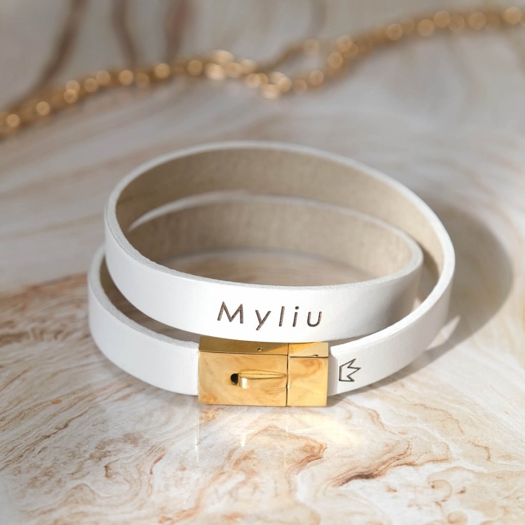 Baltos odos apyrankė Myliu