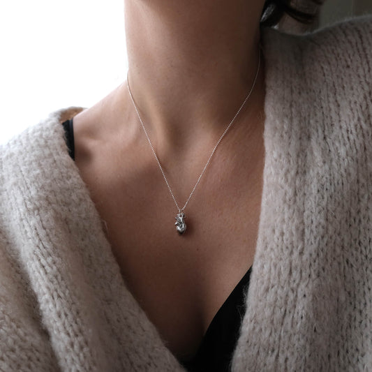 Grandinėlė su pakabuku Auksuota anatominė ŠIRDIS